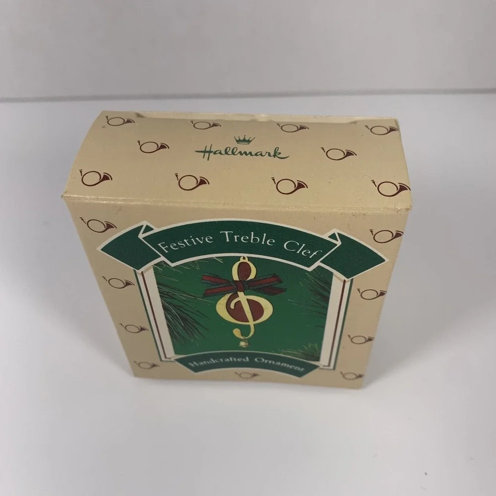 Hallmark 1986 Vintage Keepsake Ornament‎ Festive Treble Clef Music